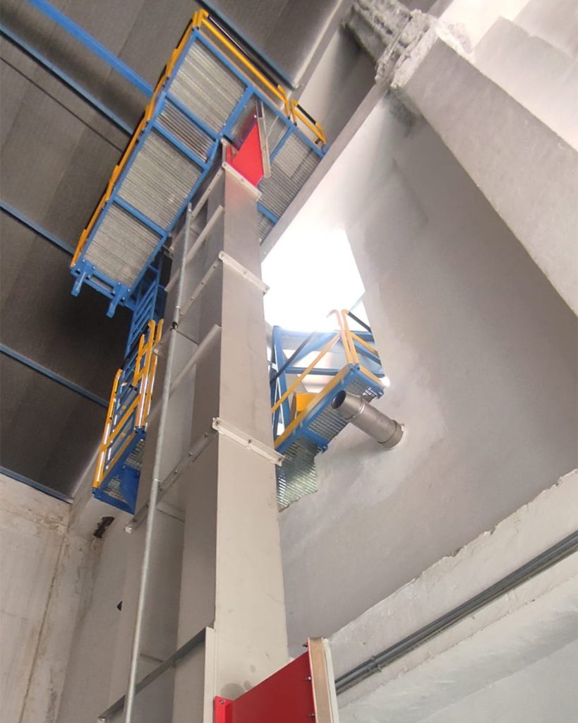 Productos y servicios: cintas y máquinas a medida para ingenierías del sector minero - Elevador de cangilones